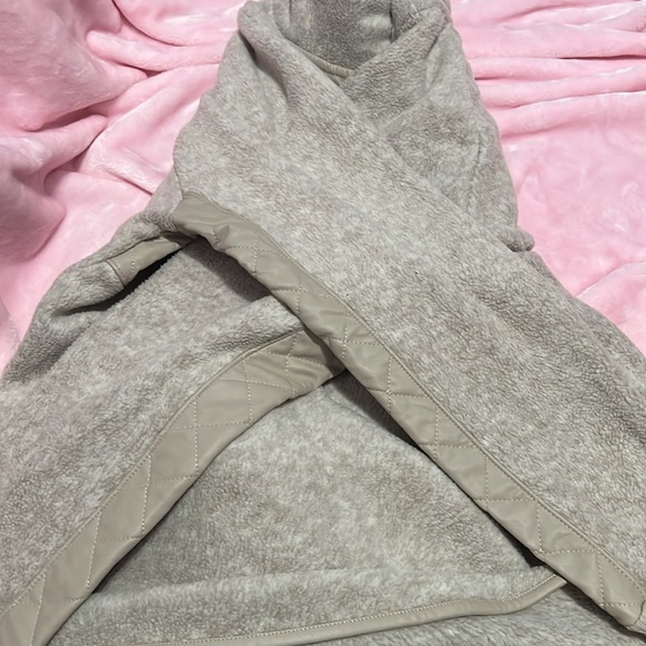 NWT Abercrombie Snap Up Asymmetrical Fleece - Picture 4 of 8